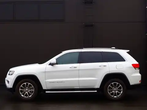 カタログ画像：ジープ・グランドチェロキー （JEEP GRAND CHEROKEE） ラレード 2014年4月 ABA-WK36T 3600cc ブライトホワイトクリアコート 燃費8.6km / l 外装