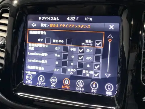 カタログ画像：ジープ・コンパス （JEEP COMPASS） ローンチエディション 2017年12月 ABA-M624 2400cc ヴォーカルホワイトパールコート 燃費9.6km / l 内装