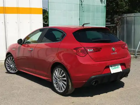 カタログ画像：ジュリエッタ （GIULIETTA） スポルティーバ 2013年3月 ABA-940141 1400cc アルファレッド 燃費15.6km / l バック