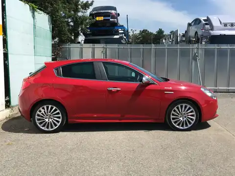 カタログ画像：ジュリエッタ （GIULIETTA） スポルティーバ 2013年3月 ABA-940141 1400cc アルファレッド 燃費15.6km / l 外装