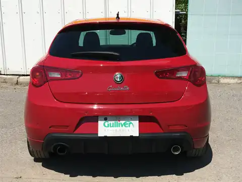 カタログ画像：ジュリエッタ （GIULIETTA） スポルティーバ 2013年6月 ABA-940141 1400cc アルファレッド 燃費15.6km / l バック