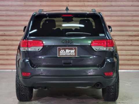 カタログ画像：ジープ・グランドチェロキー （JEEP GRAND CHEROKEE） ＳＲＴ８ 2014年4月 WK57A 6400cc ブリリアントブラッククリスタルパールコート 燃費5.5km / l 外装