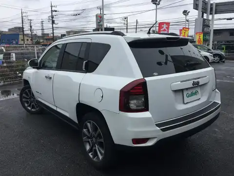 カタログ画像：ジープ・コンパス （JEEP COMPASS） リミテッド 2012年3月 ABA-MK49 2000cc ブライトホワイトクリアコート 燃費10.5km / l バック