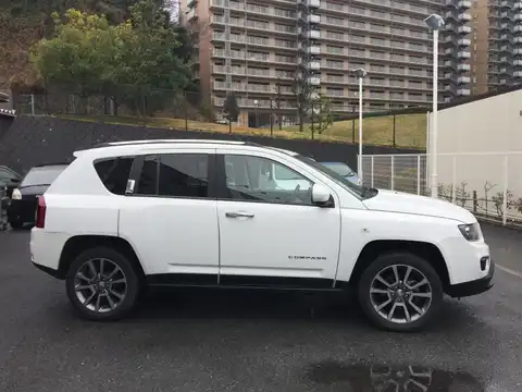 カタログ画像：ジープ・コンパス （JEEP COMPASS） リミテッド 2012年3月 ABA-MK49 2000cc ブライトホワイトクリアコート 燃費10.5km / l 外装