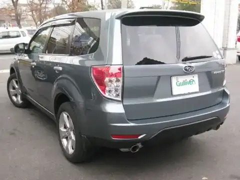 カタログ画像：フォレスター （FORESTER） ２．０ＸＳ 2007年12月 DBA-SH5 2000cc セージグリーン・メタリック 燃費14.0km / l バック