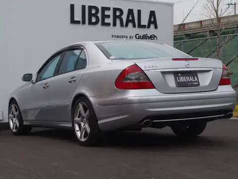 カタログ画像：Ｅクラス （E-CLASS） Ｅ５５０ アバンギャルドＳ 2007年1月 CBA-211072 5500cc キューバナイトシルバー（Ｍ）orイリジウムシルバー（Ｍ） 燃費7.4km / l バック