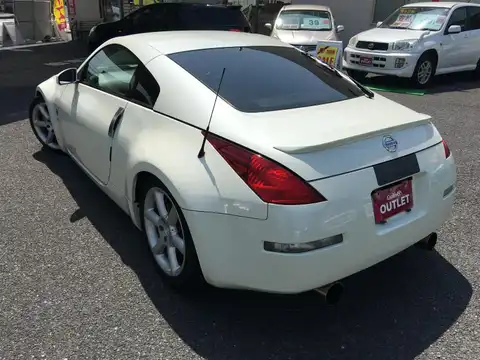 カタログ画像：フェアレディＺ （FAIRLADY Z） バージョンＳ 2004年9月 CBA-Z33 3500cc ホワイトパール（３Ｐ） 燃費9.7km / l バック