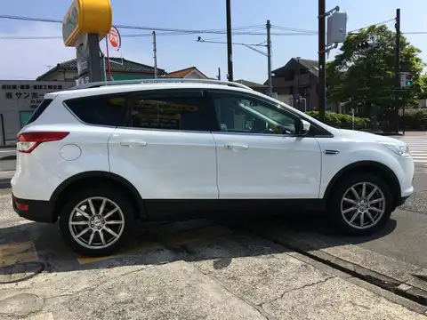 カタログ画像：クーガ （KUGA） トレンド 2015年9月 ABA-WF0M9M 1500cc フローズンホワイト 燃費12.7km / l 外装