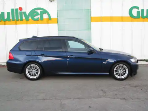 カタログ画像：３シリーズ （3 SERIES） ３２０ｉツーリング 2011年10月 LBA-US20 2000cc ディープ・シー・ブルー（メタリック・カラー） 燃費13.0km / l 外装