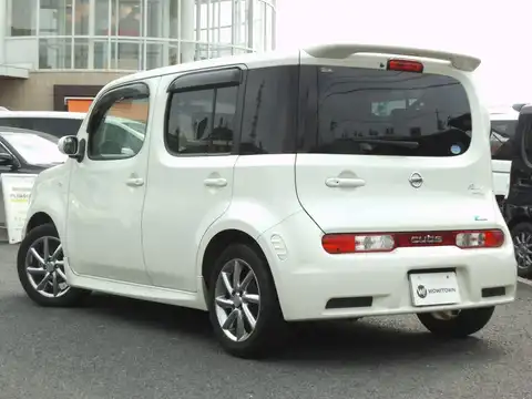 カタログ画像：キューブ （CUBE） ライダー 2009年10月 DBA-NZ12 1500cc ホワイトパール（３Ｐ） 燃費15.6km / l バック