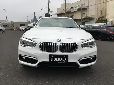 カタログ画像：１シリーズ （1 SERIES） １１８ｉ スタイル 2015年5月 DBA-1A16 1600cc アルピン・ホワイトⅢ（ソリッド・カラー） 燃費16.6km / l フロント