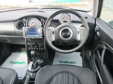カタログ画像：ＭＩＮＩ （MINI） クーパー パークレーン 2006年7月 GH-RA16 1600cc ロイヤル・グレー（メタリック） 燃費13.4km / l 内装