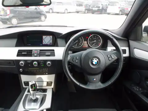 カタログ画像：５シリーズ （5 SERIES） ５２５ｉ Ｍスポーツパッケージ 2008年10月 ABA-NU25 2500cc 燃費8.8km / l 内装