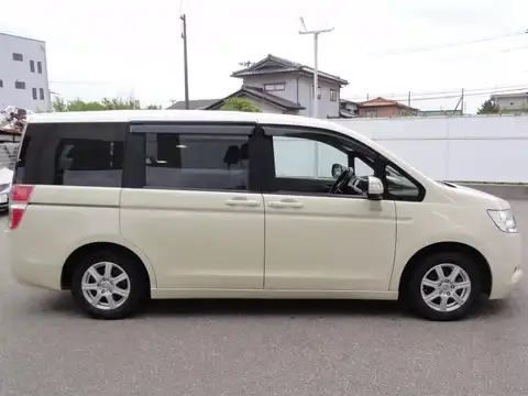 カタログ画像：ステップワゴン （STEPWAGON） Ｇ Ｌパッケージ 2009年10月 DBA-RK2 2000cc プレミアムヒダマリアイボリー・パール 燃費12.6km / l 外装