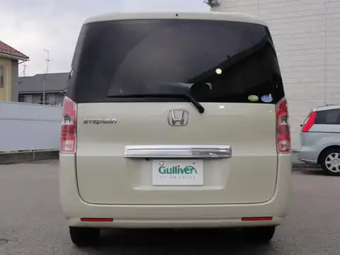 カタログ画像：ステップワゴン （STEPWAGON） Ｇ Ｌパッケージ 2009年10月 DBA-RK1 2000cc プレミアムヒダマリアイボリー・パール 燃費14.2km / l バック