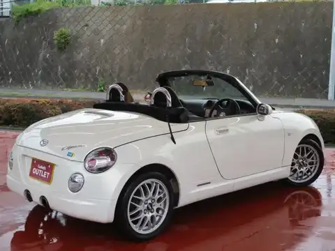 カタログ画像：コペン （COPEN） アルティメットエディションⅡ 2008年12月 ABA-L880K 660cc ホワイト 燃費15.2km / l バック