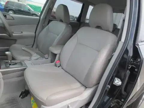 カタログ画像：フォレスター （FORESTER） ２．０ＸＳ プラチナレザーセレクション 2007年12月 DBA-SH5 2000cc ダークグレー・メタリック 燃費13.8km / l 内装