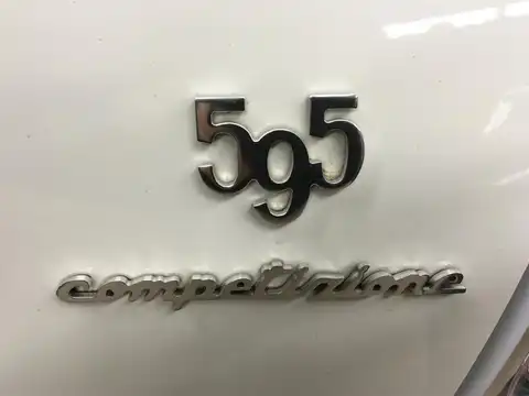 カタログ画像：アバルト５９５ （ABARTH 595） コンペティツィオーネ 2015年3月 ABA-312141 1400cc ビアンコガーラ 燃費14.5km / l 外装