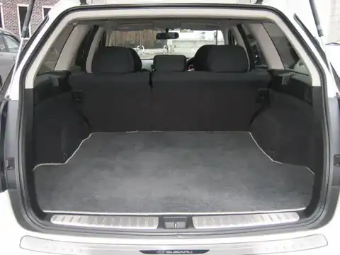 カタログ画像：レガシィツーリングワゴン （LEGACY TOURING WAGON） ３．０ＲスペックＢ 2005年5月 CBA-BPE 3000cc アークティックホワイト・パール 燃費9.8km / l 内装