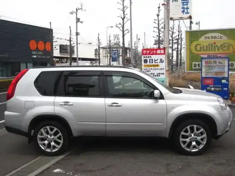 カタログ画像：エクストレイル （X-TRAIL） ２０ＧＴ 2012年7月 LDA-DNT31 2000cc ブリリアントシルバー（Ｍ）orブレードシルバー（Ｍ） 燃費13.8km / l 外装