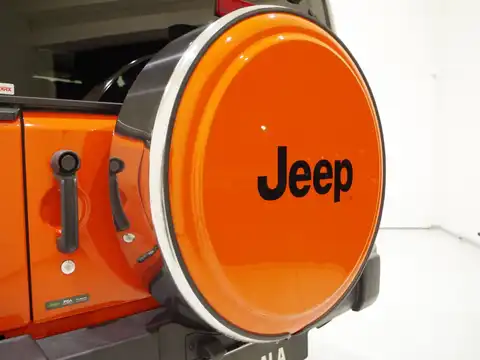 カタログ画像：ジープ・ラングラーアンリミテッド （JEEP WRANGLER UNLIMITED） サンセットオレンジ 2015年5月 ABA-JK36L 3600cc サンセットオレンジパールコート 燃費7.5km / l 外装