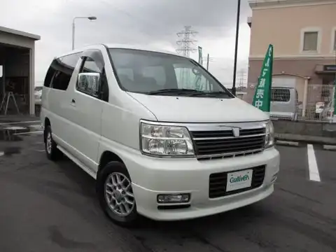 カタログ画像：エルグランド （ELGRAND） メモリアルセレクション ８人乗り 2001年8月 GH-APE50 3500cc ホワイトパール（３Ｐ）ｏｒホワイトパール（３Ｐ）／ウォームシルバー（Ｍ） 燃費7.4km / l メイン（その他）