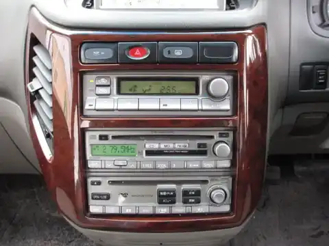 カタログ画像：エルグランド （ELGRAND） メモリアルセレクション ラウンジパッケージ 2001年8月 GH-APE50 3500cc ホワイトパール（３Ｐ）ｏｒホワイトパール（３Ｐ）／ウォームシルバー（Ｍ） 燃費7.4km / l 内装