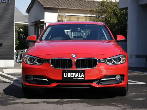 カタログ画像：３シリーズ （3 SERIES） ３２０ｄブルーパフォーマンス スポーツ 2012年8月 LDA-3D20 2000cc メルボルン・レッド（メタリック・カラー） 燃費19.4km / l フロント