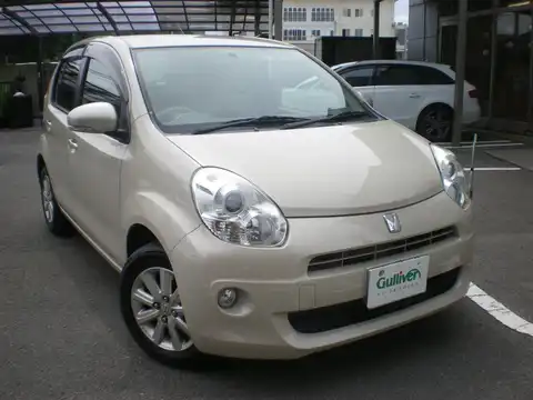 カタログ画像：パッソ （PASSO） プラスハナ 2012年6月 DBA-KGC30 1000cc キナコメタリックorアカリマイカメタリック 燃費21.2km / l メイン（その他）