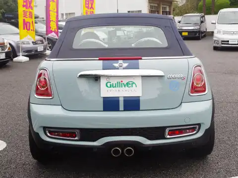 カタログ画像：ＭＩＮＩ （MINI） クーパーＳ コンバーチブル 2014年4月 DBA-ZP16 1600cc アイス・ブルー（ソリッド） 燃費13.2km / l バック
