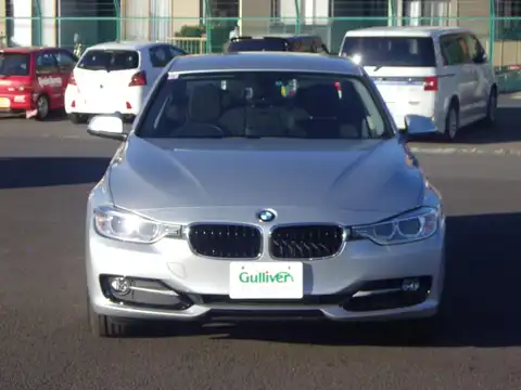 カタログ画像：３シリーズ （3 SERIES） ３２０ｄブルーパフォーマンス スポーツ 2012年8月 LDA-3D20 2000cc グレイシャー・シルバー（メタリック・カラー） 燃費19.4km / l フロント