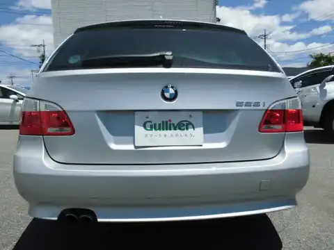 カタログ画像：５シリーズ （5 SERIES） ５２５ｉツーリングハイラインパッケージ 2004年6月 GH-NG25 2500cc 燃費8.5km / l バック