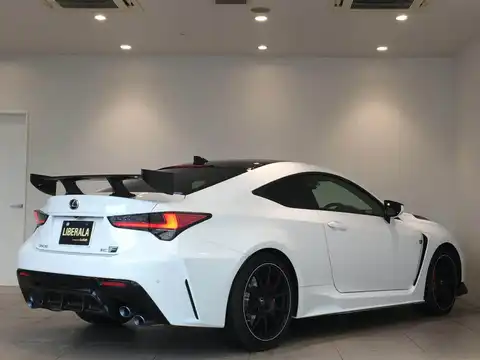 カタログ画像：ＲＣ Ｆ （RC F） パフォーマンスパッケージ 2020年9月 5BA-USC10 5000cc ホワイトノーヴァガラスフレーク 燃費8.5km / l バック