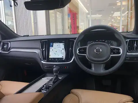 カタログ画像：Ｖ６０ （V60） Ｔ５ インスクリプション 2019年10月 DBA-ZB420 2000cc ブラック 燃費12.9km / l 内装