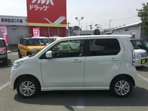 カタログ画像：ワゴンＲスティングレー （WAGON R STINGRAY） Ｘ 2015年8月 DAA-MH44S 660cc クリスタルホワイトパール 燃費33.0km / l 外装