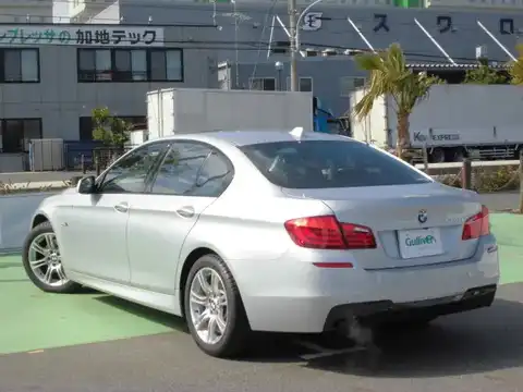 カタログ画像：５シリーズ （5 SERIES） ５２８ｉ Ｍスポーツパッケージ 2011年11月 DBA-XG28 2000cc 燃費13.6km / l バック