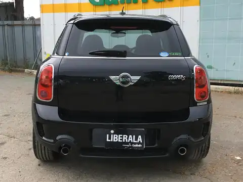 カタログ画像：ＭＩＮＩ （MINI） クーパーＳ クロスオーバー 2011年1月 DBA-ZC16 1600cc アブソリュート・ブラック（メタリック） 燃費16.2km / l バック