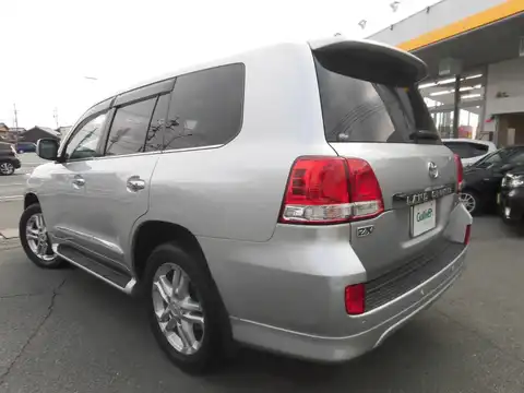 カタログ画像：ランドクルーザー （LAND CRUISER） ＺＸ 2009年5月 CBA-URJ202W 4600cc シルバーメタリック 燃費6.9km / l バック