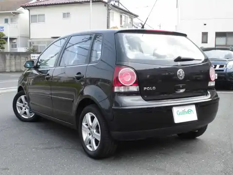 カタログ画像：ポロ （POLO） １．６ スポーツライン 2007年12月 ABA-9NBTS 1600cc ブラックマジックパールエフェクト 燃費14.6km / l バック