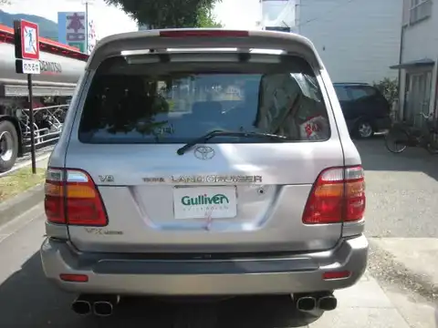 カタログ画像：ランドクルーザー１００ （LAND CRUISER 100） ＶＸ 1999年8月 GF-UZJ100W 4700cc ウォームシルバーメタリック 燃費6.1km / l バック