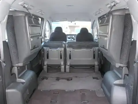 カタログ画像：ステップワゴン （STEPWAGON） Ｂ 2005年5月 DBA-RG1 2000cc プレミアムホワイト・パール 燃費13.2km / l 内装