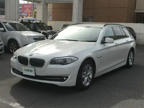 カタログ画像：５シリーズ （5 SERIES） ５２８ｉツーリング 2010年9月 DBA-MU30 3000cc アルピン・ホワイトⅢ 燃費10.0km / l フロント