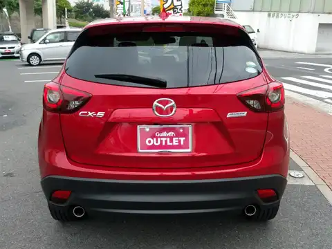 カタログ画像：ＣＸ－５ （CX-5） ２０Ｓ 2015年1月 DBA-KEEFW 2000cc ソウルレッドプレミアムメタリック 燃費16.4km / l バック