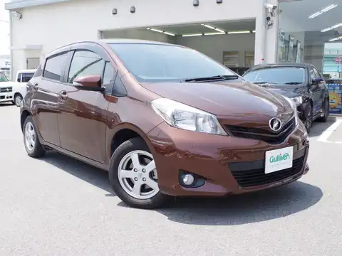 カタログ画像：ヴィッツ （VITZ） Ｆ シエル 2012年12月 DBA-KSP130 1000cc ダークブラウンマイカメタリック 燃費20.8km / l メイン（その他）