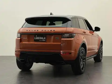 カタログ画像：レンジローバーイヴォーク （RANGE ROVER EVOQUE） アランチョ・ネロエディション 2017年6月 CBA-LV2A 2000cc フェニックスオレンジ 燃費10.6km / l バック