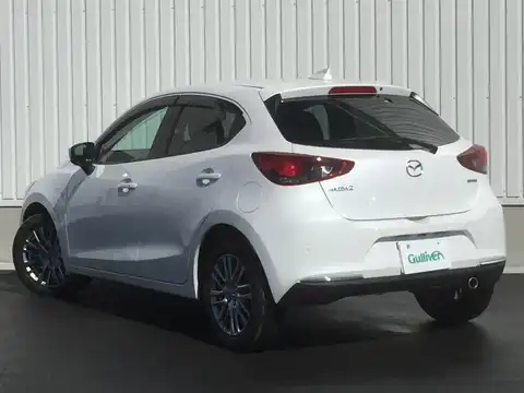 カタログ画像：ＭＡＺＤＡ２ （MAZDA2） １５Ｓ ホワイト コンフォート 2020年4月 6BA-DJLFS 1500cc スノーフレイクホワイトパールマイカ 燃費19.0km / l バック