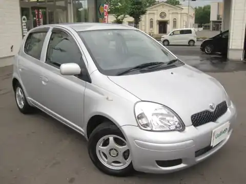 カタログ画像：ヴィッツ （VITZ） Ｆ 2004年4月 CBA-NCP15 1300cc シルバーマイカメタリック 燃費16.6km / l メイン（その他）