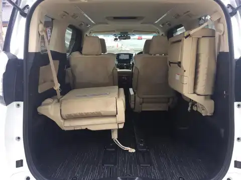 カタログ画像：ヴェルファイアハイブリッド （VELLFIRE HYBRID） ハイブリッドＶ 2015年1月 DAA-AYH30W 2500cc ホワイトパールクリスタルシャイン 燃費18.4km / l 内装