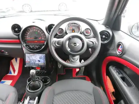 カタログ画像：ＭＩＮＩ （MINI） ジョンクーパーワークス クロスオーバー 2014年9月 CBA-XDJCW 1600cc アブソリュート・ブラック（メタリック） 燃費12.0km / l 内装