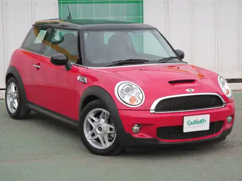 カタログ画像：ＭＩＮＩ （MINI） クーパーＳ 2007年2月 ABA-MF16S 1600cc チリ・レッド（ソリッド） 燃費12.6km / l メイン（その他）